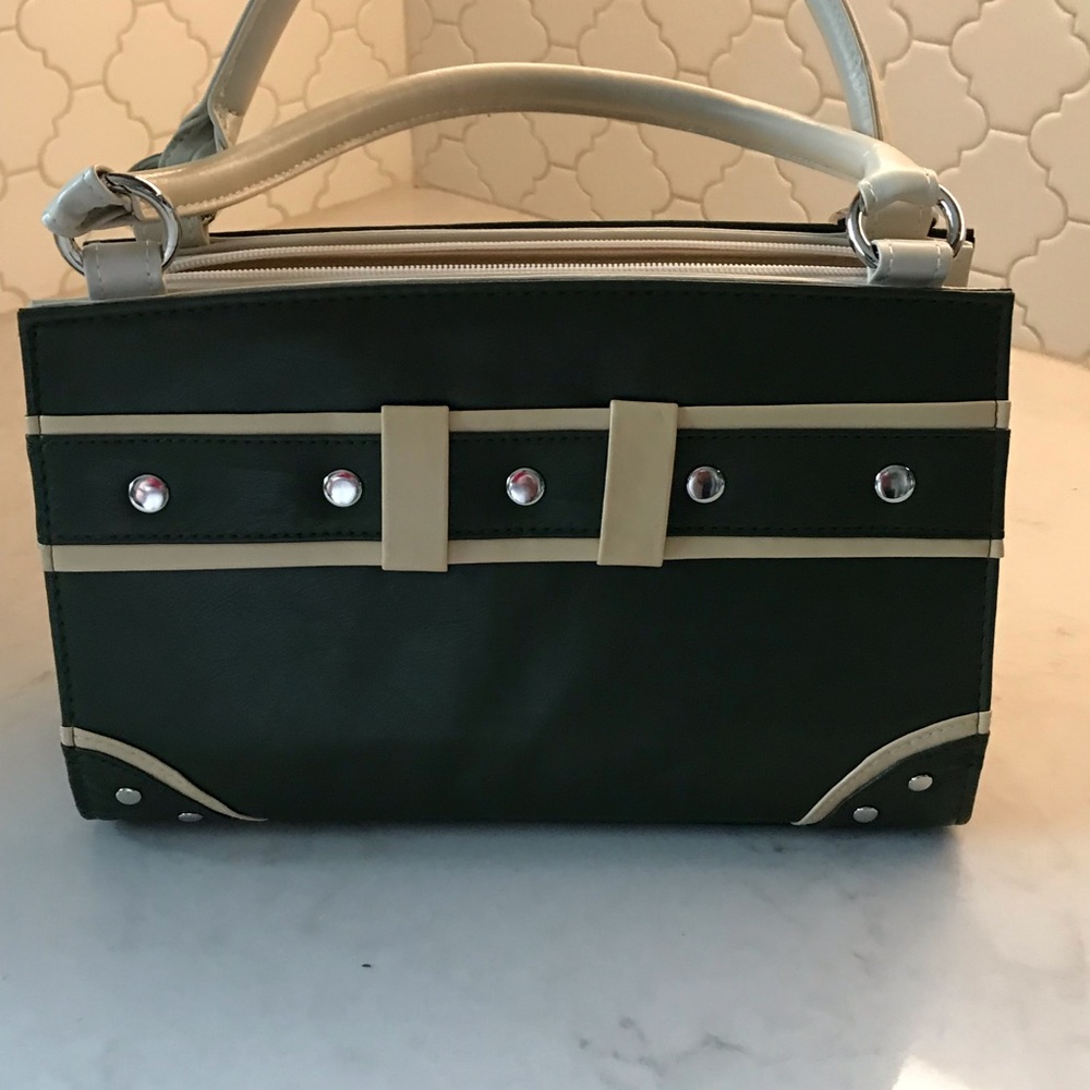 This is a Miche classic shell.